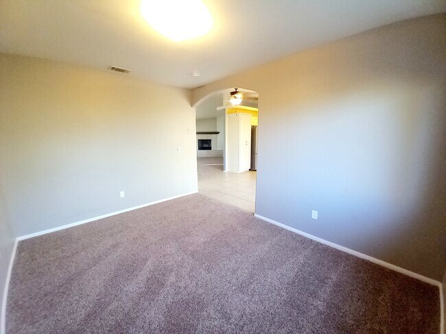 Building Photo - Spacious 3 bedroom, 2 bath with bonus room in Indian Cove