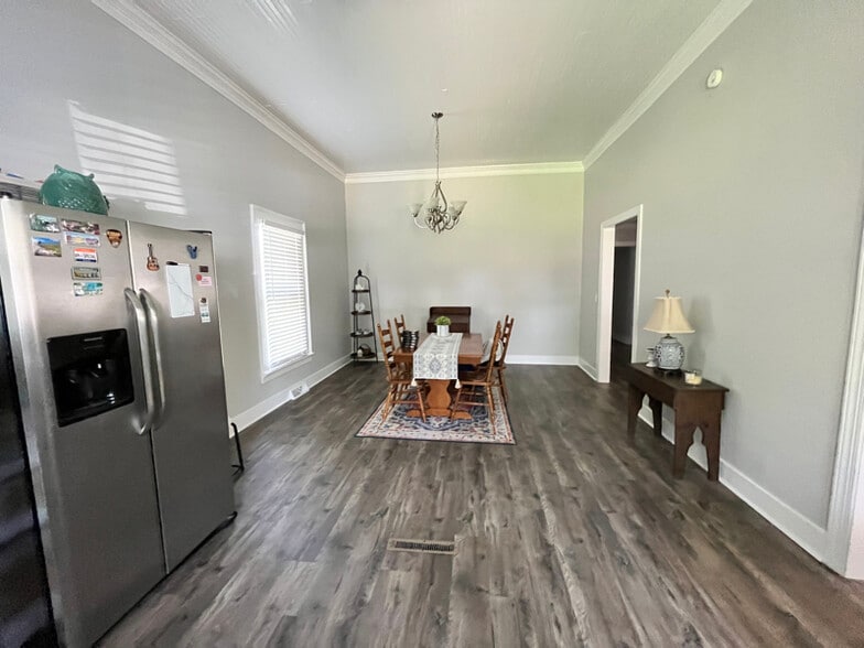 Building Photo - 9916 N Nash St