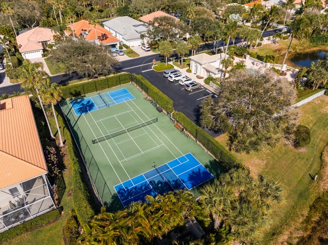 Building Photo - 1408 W Island Club Square