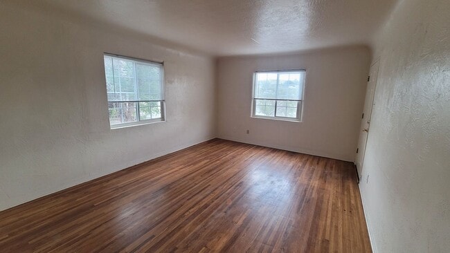 Building Photo - Wilmoore Drive SE-1101 &amp; 1103