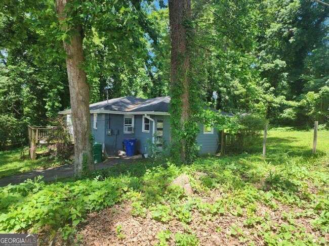 Building Photo - 3220 Memorial Dr