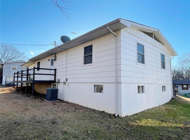 Building Photo - 12 Circle Dr