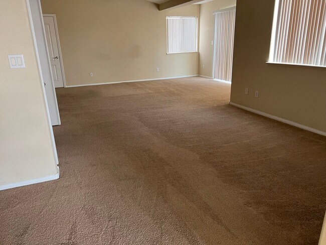 Building Photo - OVER 4000 SQ. FT. EXECUTIVE HOME IN GATED ...