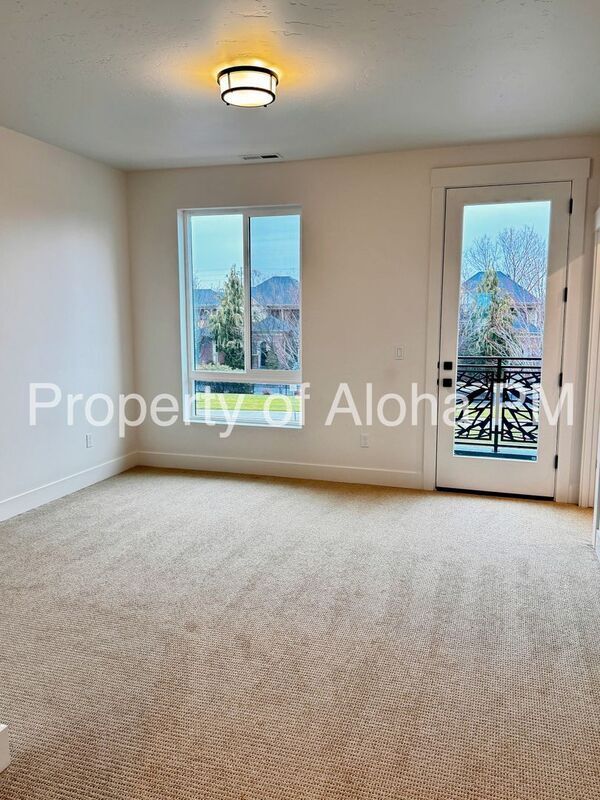 Building Photo - 366 E Presidio Ln