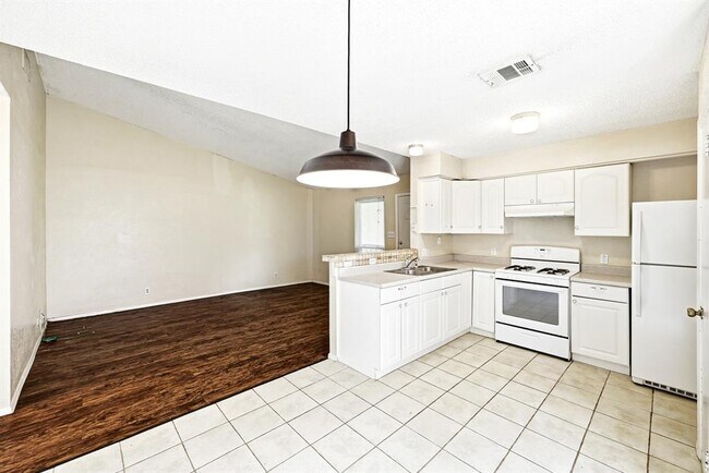 Building Photo - 10604 Lanshire Dr
