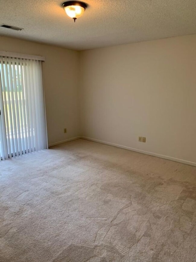 Building Photo - 2 BED 2 BATH CONDO ON BOTTOM FLOOR AT MYRT...