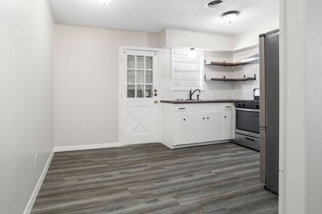 Building Photo - 118 Johnson St