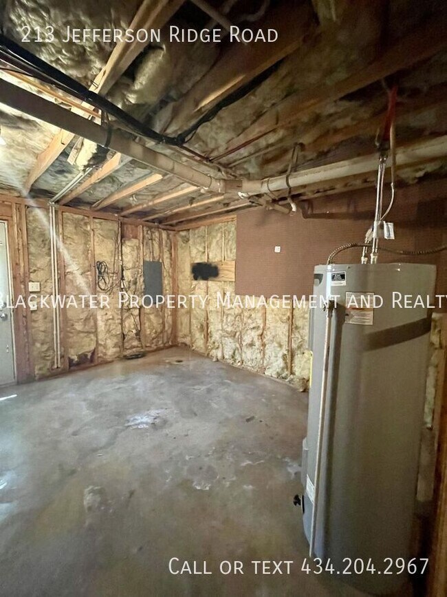 Building Photo - 213 Jefferson Ridge Rd