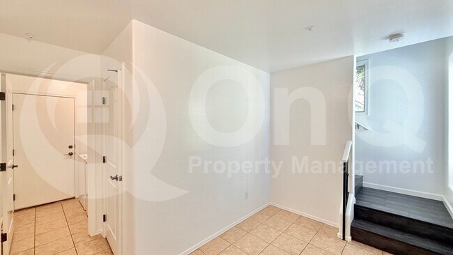 Building Photo - 1336 S Sabino Dr