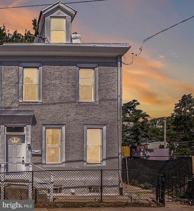 Building Photo - 129 E Phil Ellena St