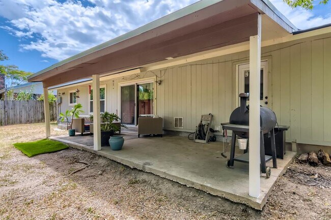 Building Photo - 9639 Newfoundland Cir