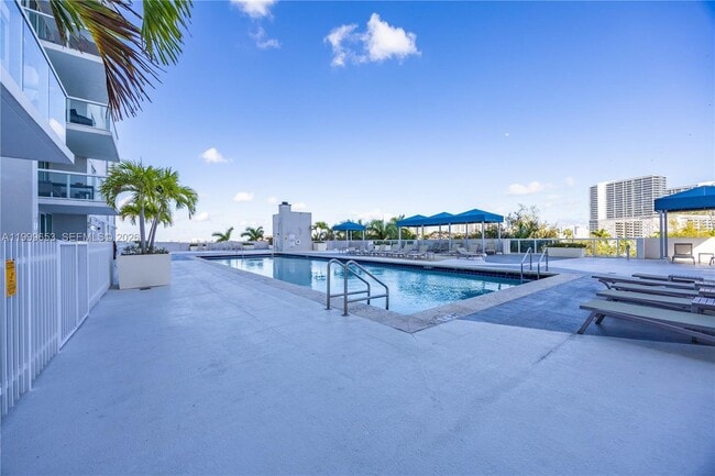 Building Photo - 1861 NW S River Dr