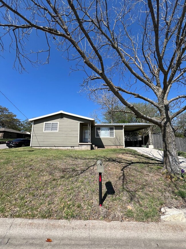 Building Photo - 1106 Foster Ln