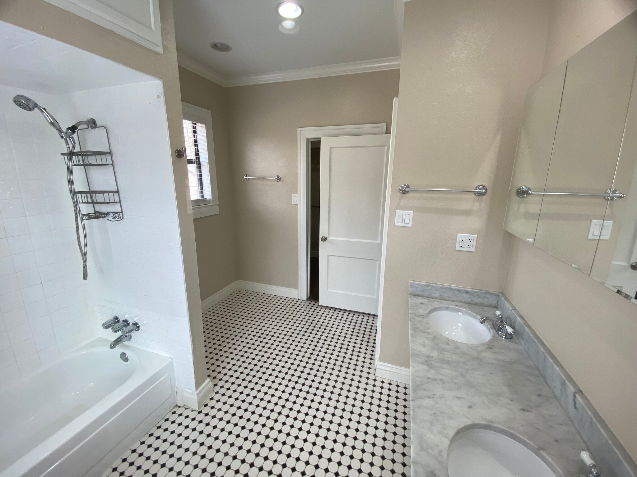 Building Photo - 839 Thomasson Dr