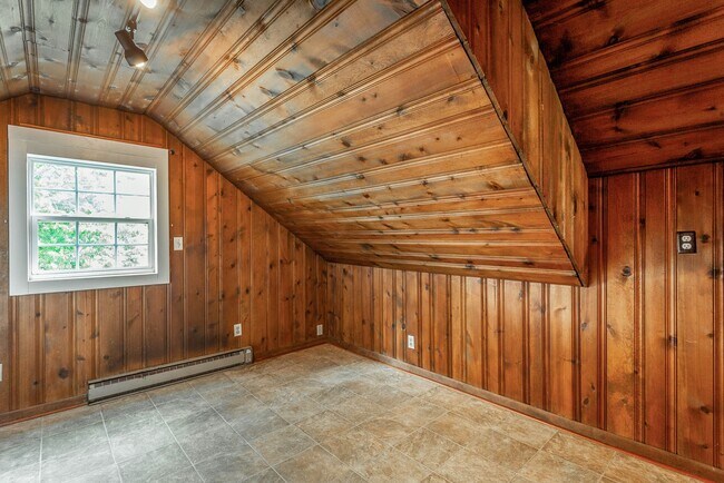 Building Photo - 321-325 Pine Ridge Road