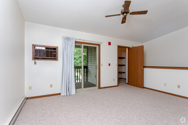 2BR, 1BA - Eagle View Apartments