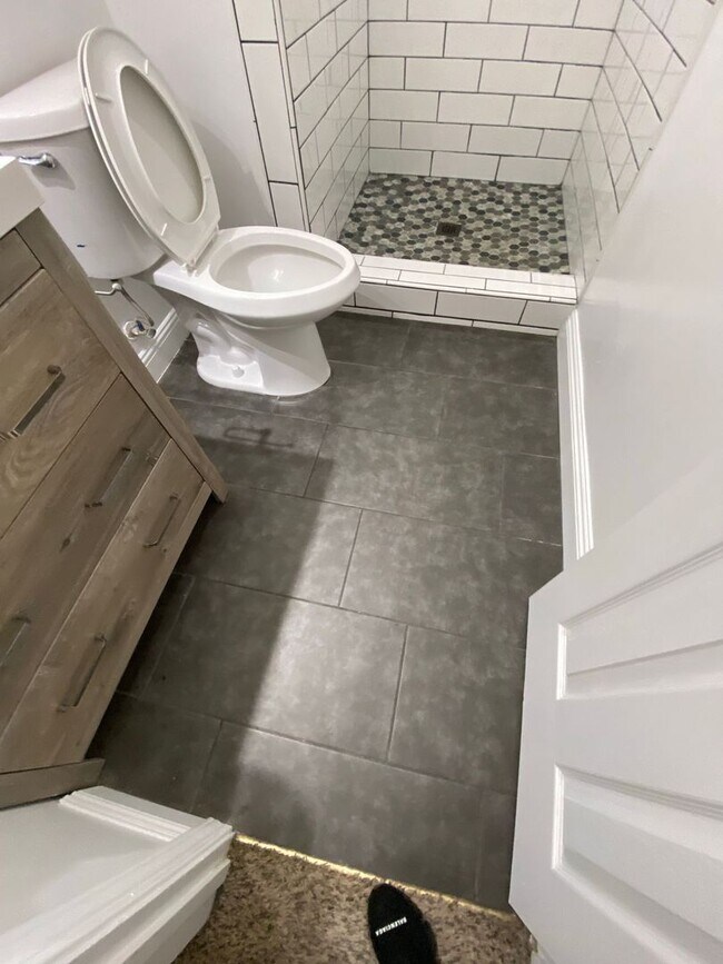 Building Photo - 2813 Coventry Dr