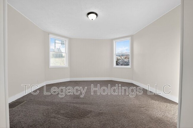 Building Photo - 388 Broaddus Ave