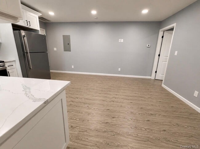 Building Photo - 221 US-9W