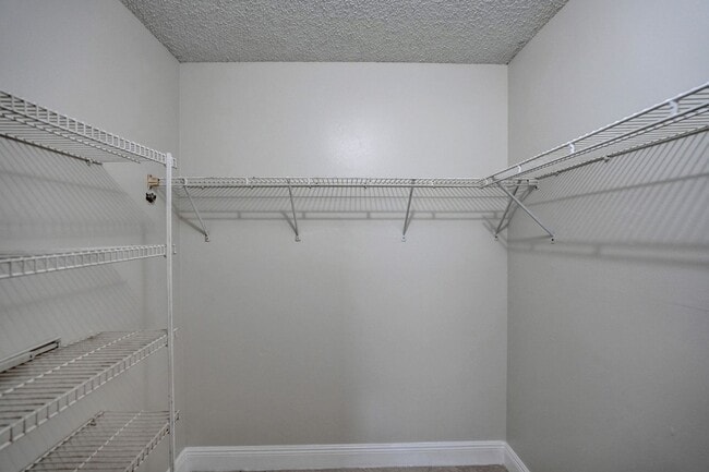 Building Photo - SPACIOUS 2 BED/2 BATH WITH BALCONY IN RESORT-STYLE COMMUNITY!