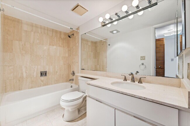 Building Photo - 2025 Brickell Ave