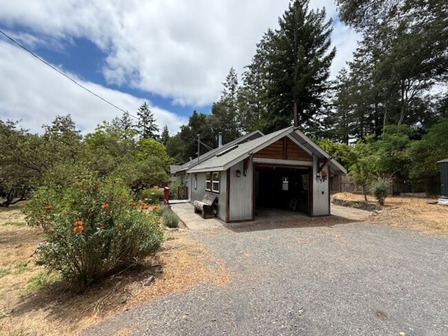 Building Photo - Welcome Home to Karas Lane. In the Country...