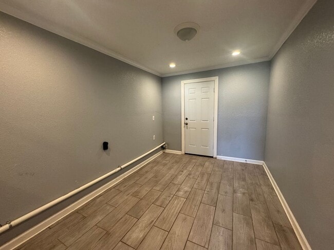 Building Photo - 2 Bedroom 1 Bathroom Duplex in Marianna Fl