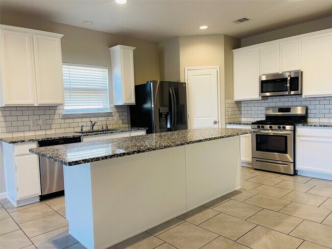 Building Photo - 719 Ashley Falls Ln