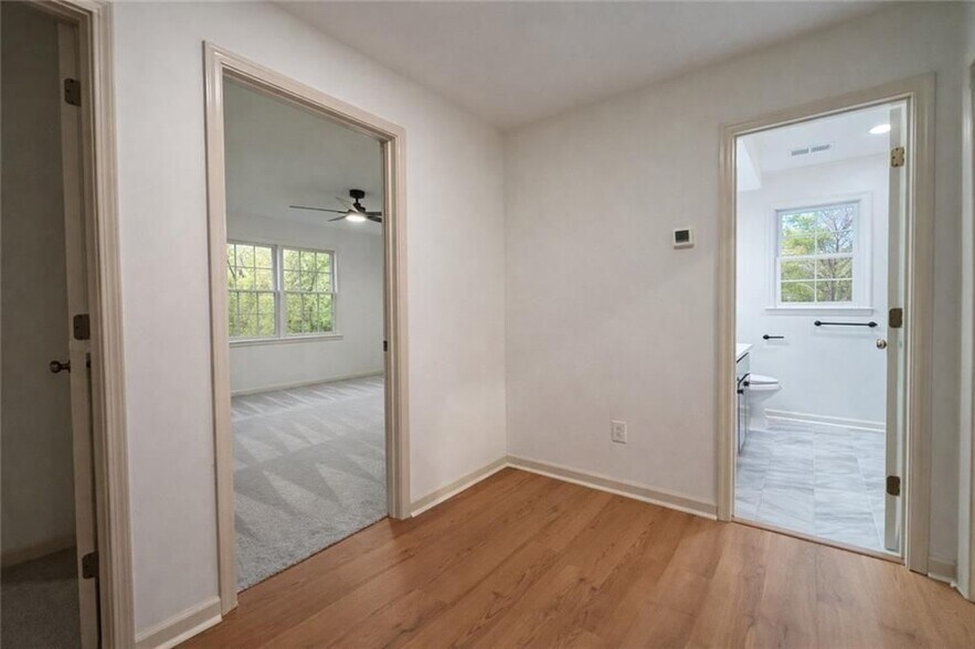 Building Photo - 807 Oak Bridge Ln