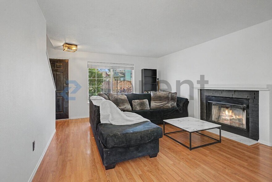 Building Photo - 19000 SW Strickland Dr