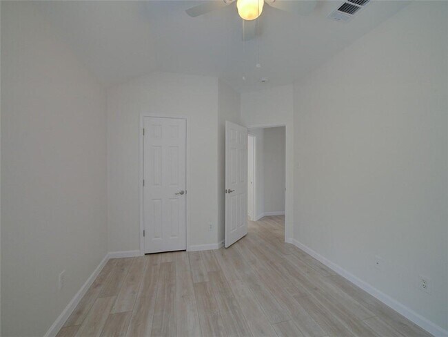 Building Photo - 1016 Zeus Cir