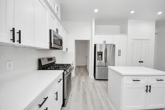Building Photo - 10850 White Oak Point Ct