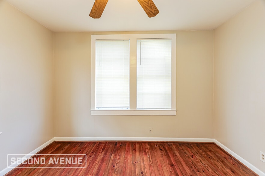 Building Photo - 208 Kentwood Ave