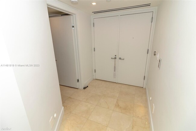 Building Photo - 2 br, 2 bath Condo - 2127 Brickell Ave Apt...