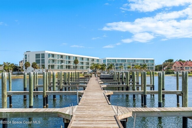 Building Photo - 225 Strand Dr