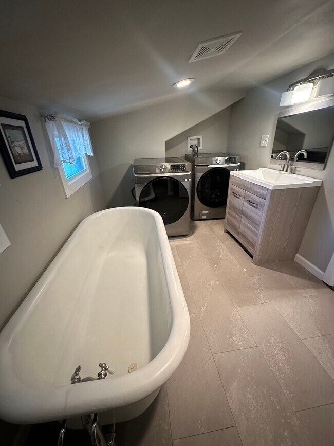 Building Photo - 2 N Delaware Ave