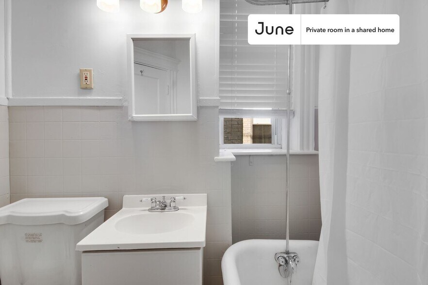Building Photo - Room in Shared 2 bed/1 bath home
