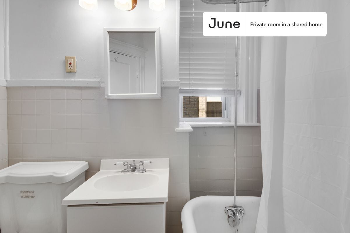 Building Photo - Room in Shared 2 bed/1 bath home