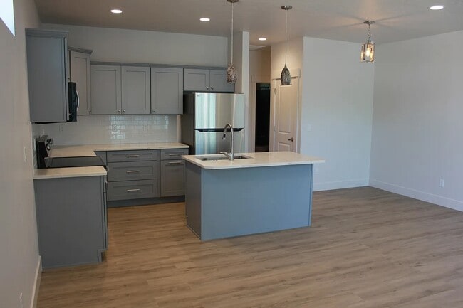 Building Photo - 3695 N Maple Grove Rd