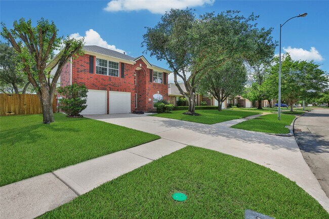 Building Photo - 16731 Creek Trail