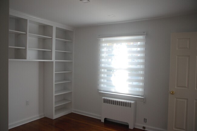 Berdoom 2 Main floor - 201 Woodlawn Ave