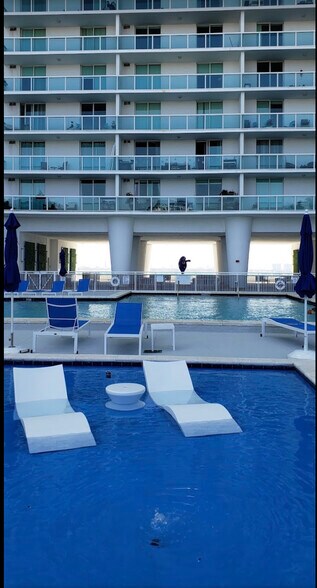 Pool - 1800 N Bayshore Dr