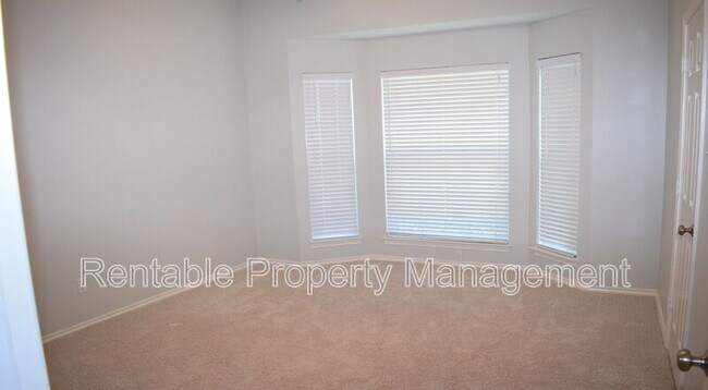 Building Photo - 3600 Ruidoso Dr