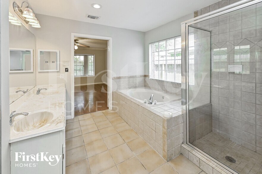 Building Photo - 15966 Oak Mountain Dr