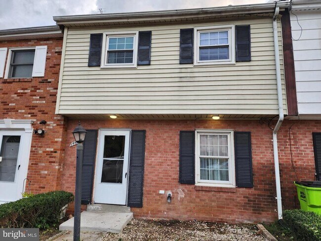 Building Photo - 14477 Village Dr