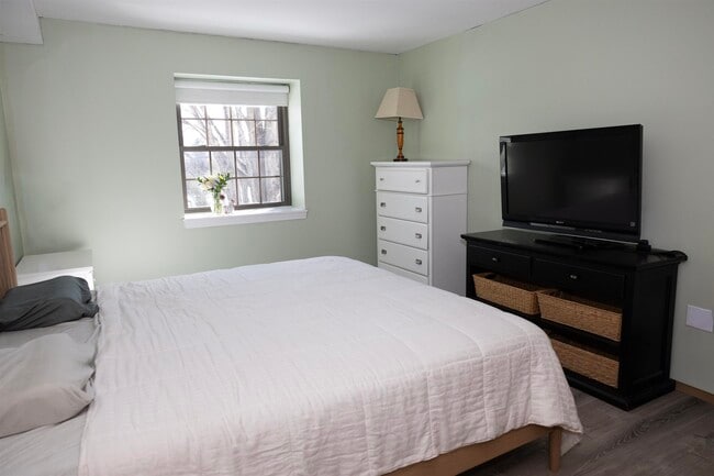 Building Photo - 3 Fairfax Ave