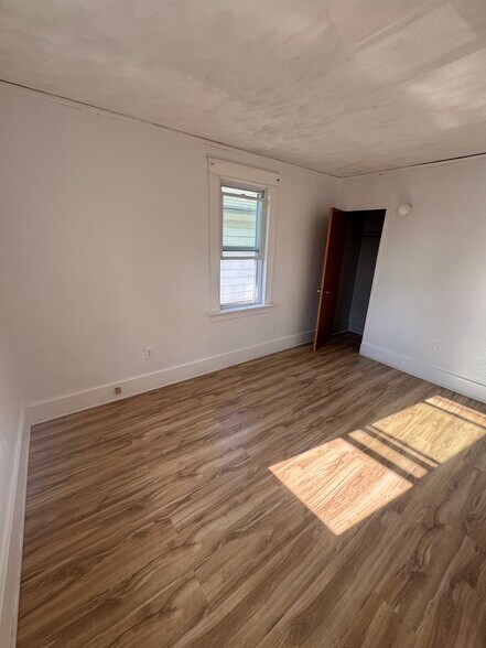 Building Photo - 1115 Brewster St
