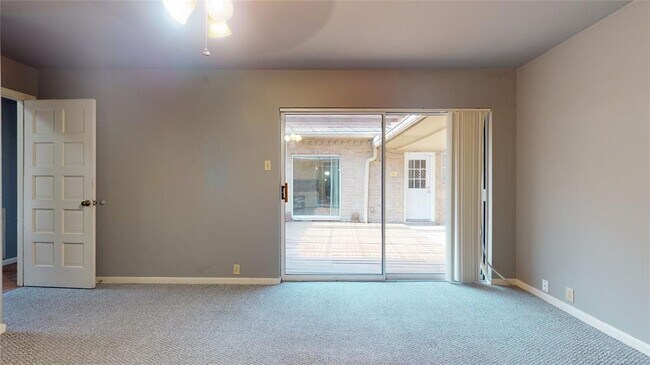 Building Photo - 12618 Misty Valley Dr