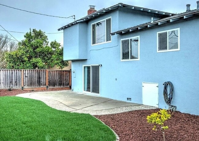 Building Photo - 5954 Sorrel Ave