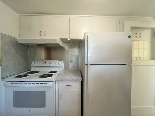Building Photo - Charming 2-Bedroom Home with Open Living Space and Tile Flooring